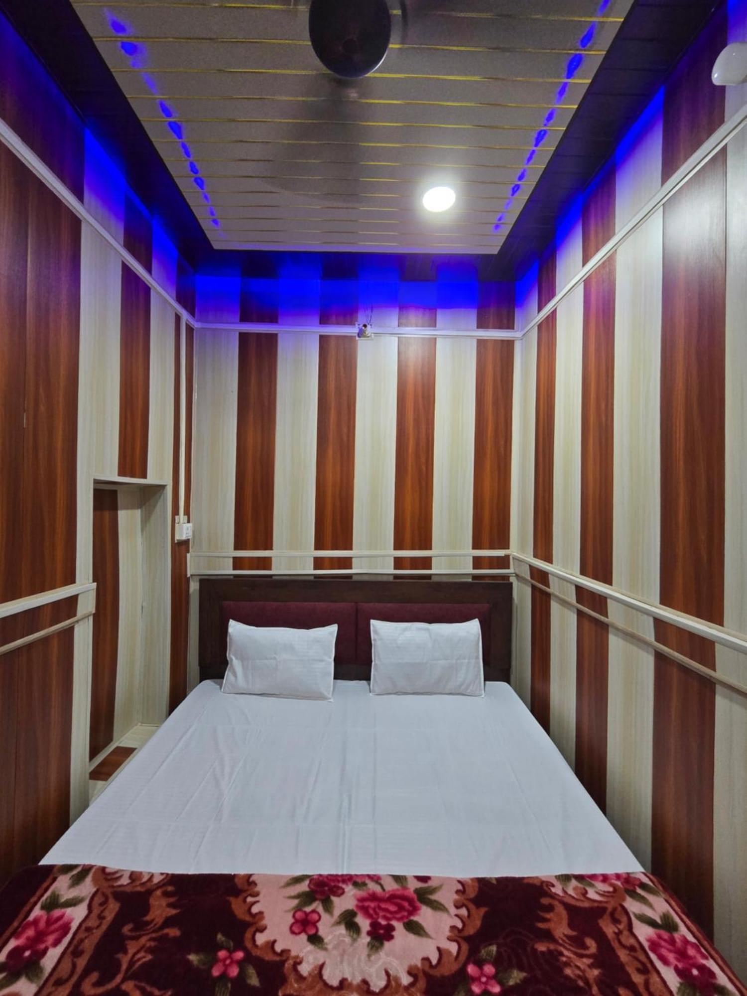 Ramlala Paying Guest House Stay Just 100M From Saryu Ghat, Ayodhya Esterno foto