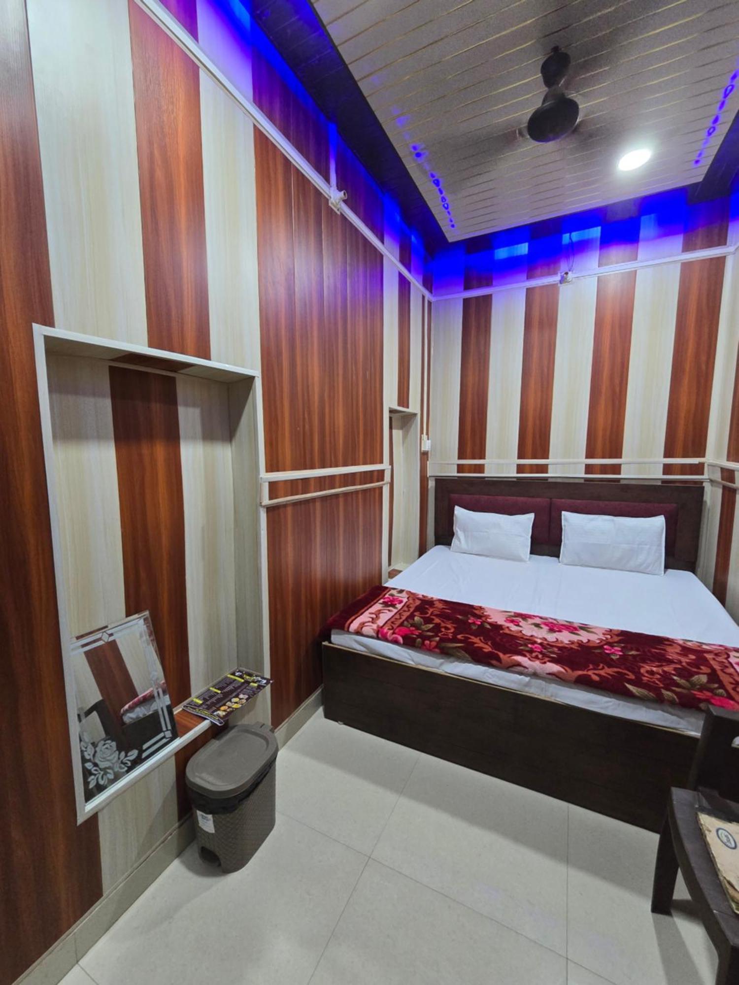 Ramlala Paying Guest House Stay Just 100M From Saryu Ghat, Ayodhya Esterno foto