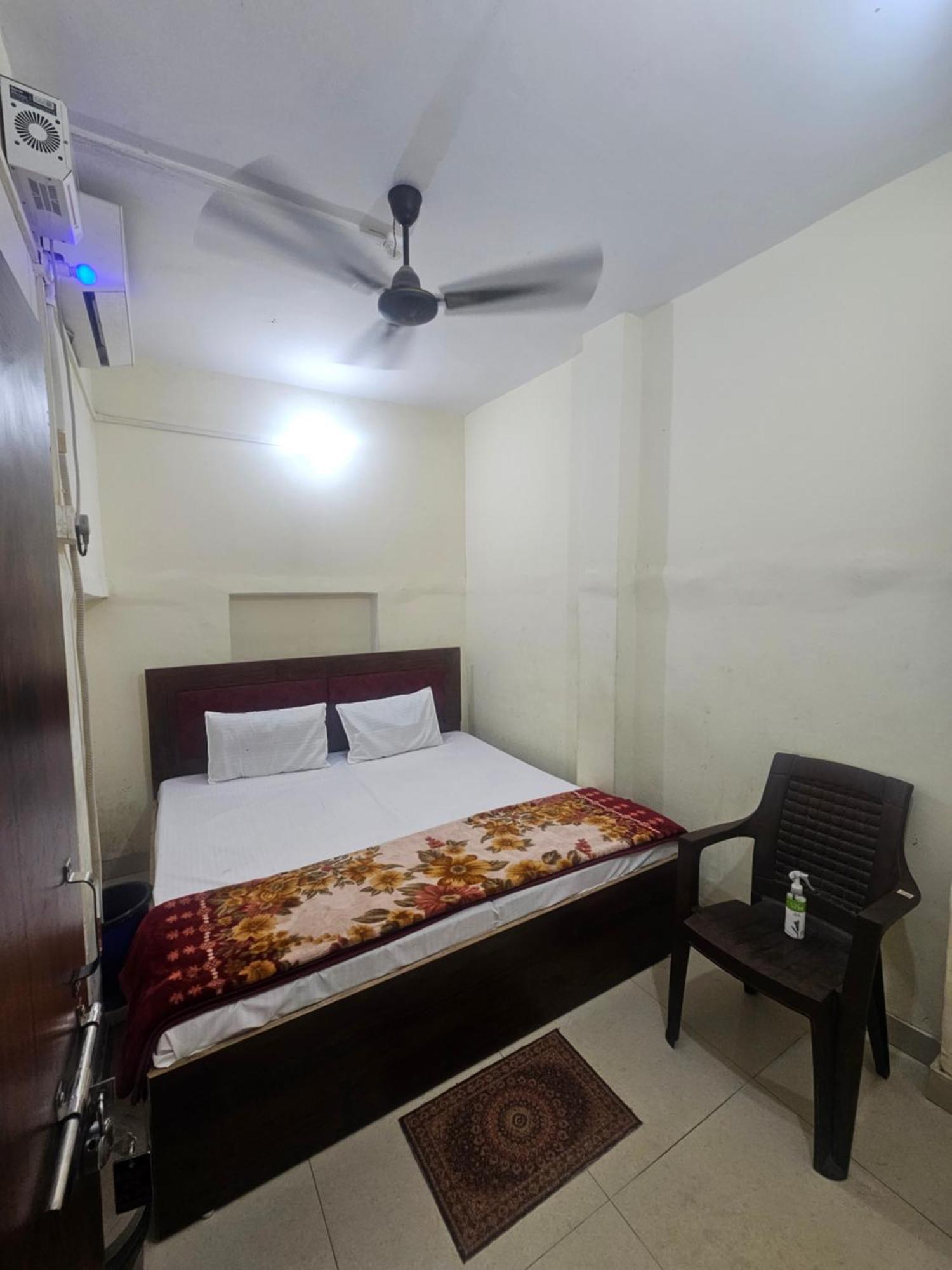 Ramlala Paying Guest House Stay Just 100M From Saryu Ghat, Ayodhya Camera foto