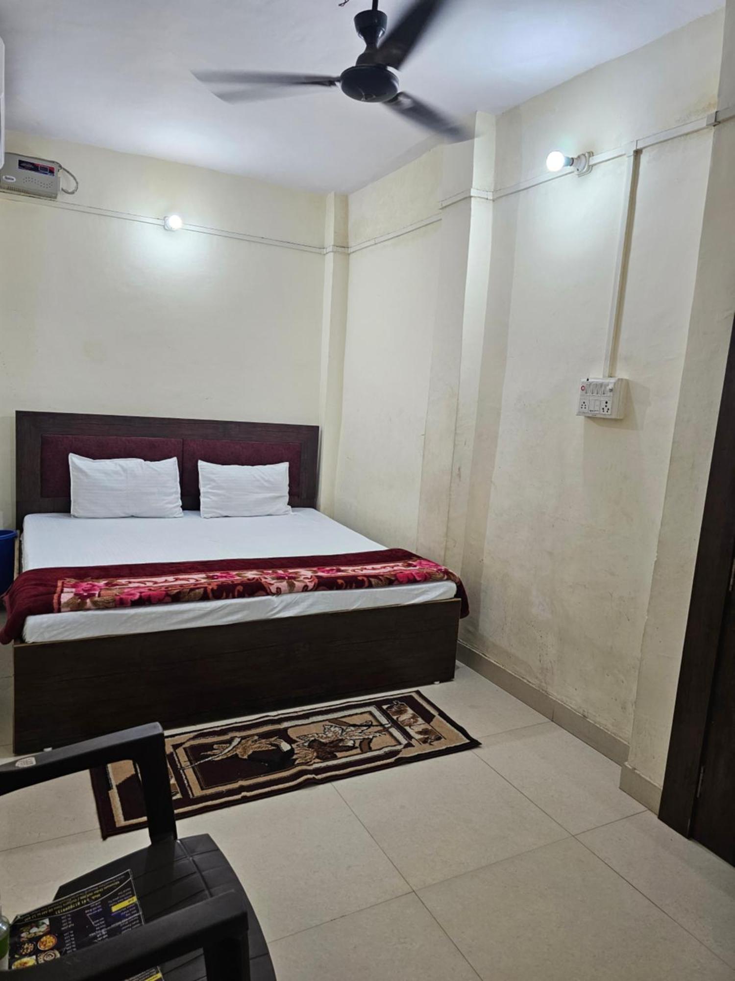 Ramlala Paying Guest House Stay Just 100M From Saryu Ghat, Ayodhya Esterno foto