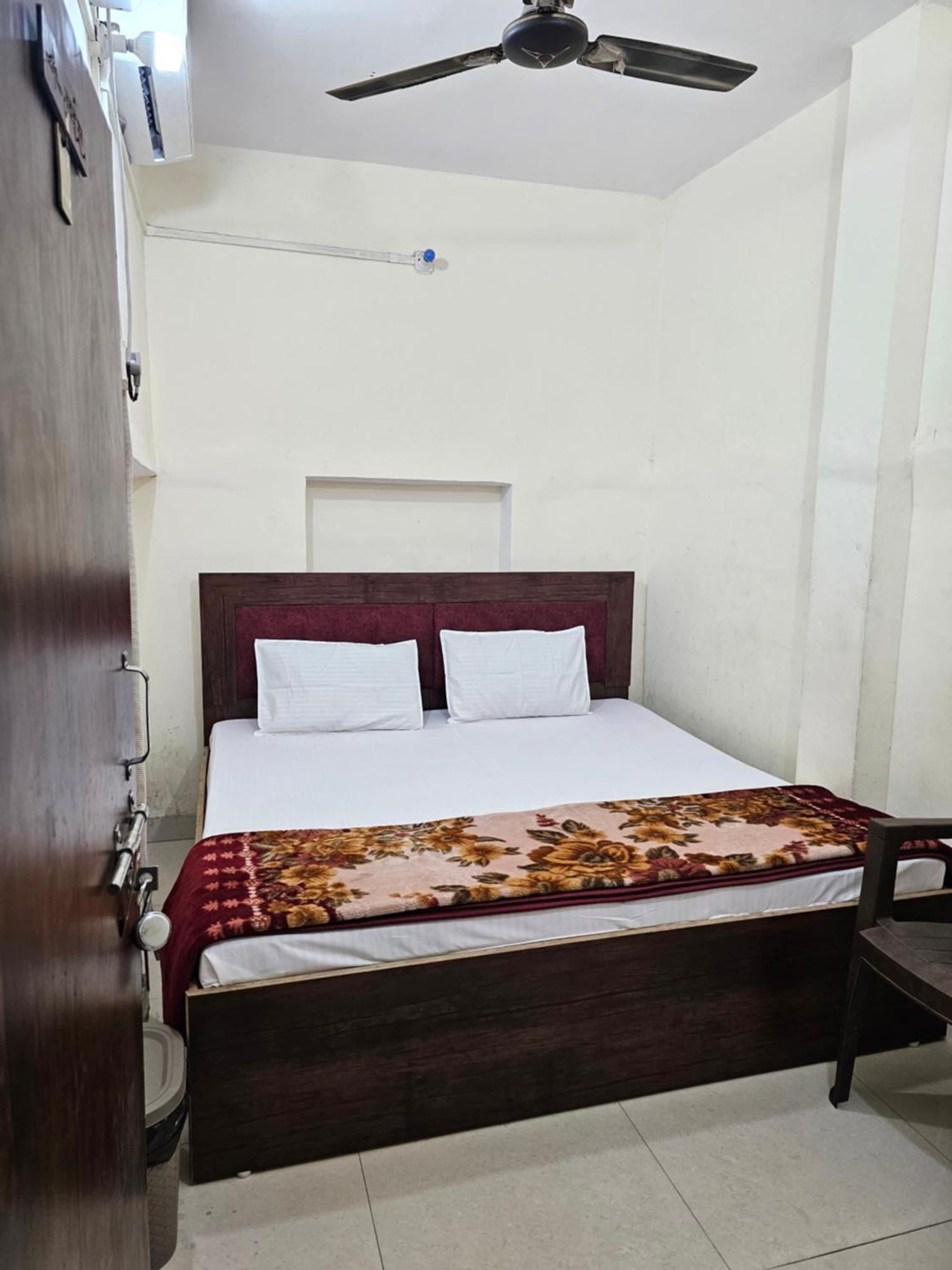 Ramlala Paying Guest House Stay Just 100M From Saryu Ghat, Ayodhya Esterno foto